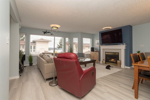 44-100 Gifford Rd, Ladysmith, BC - Indoor Photo Showing Living Room With Fireplace