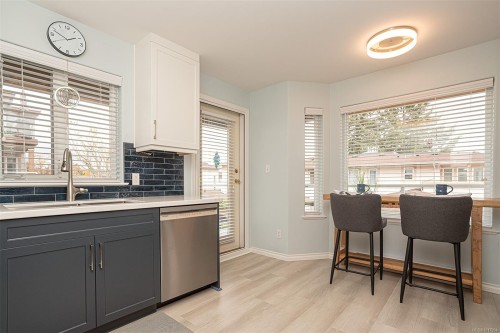 44-100 Gifford Rd, Ladysmith, BC - Indoor Photo Showing Kitchen With Double Sink