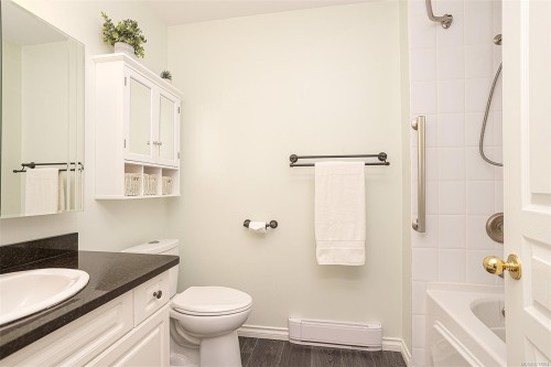 44-100 Gifford Rd, Ladysmith, BC - Indoor Photo Showing Bathroom