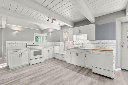 1217 Mesa Vista Drive, Ashcroft, BC - Indoor Photo Showing Kitchen