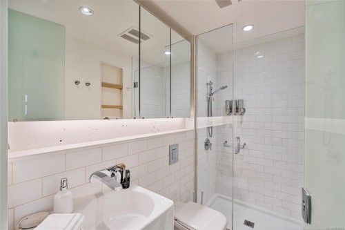 211-456 Pandora Ave, Victoria, BC - Indoor Photo Showing Bathroom