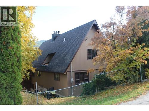 1230 Fox Road, Montrose, BC - Outdoor