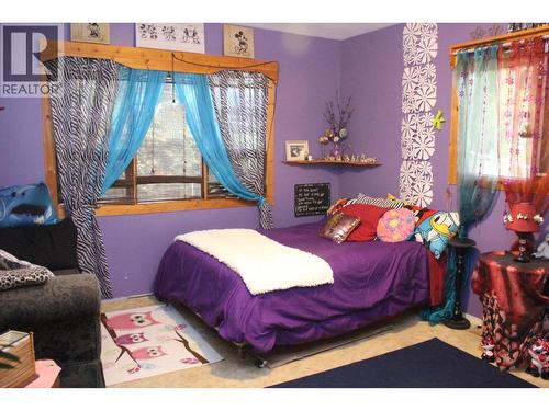 1230 Fox Road, Montrose, BC - Indoor Photo Showing Bedroom