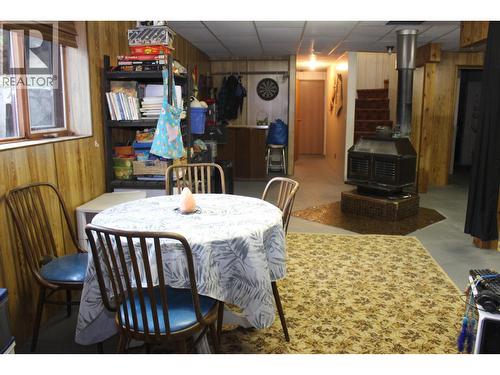 1230 Fox Road, Montrose, BC - Indoor Photo Showing Dining Room