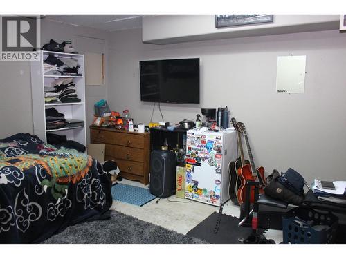 1230 Fox Road, Montrose, BC - Indoor Photo Showing Bedroom