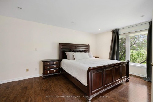 1041 15Th Side Road, New Tecumseth, ON - Indoor Photo Showing Bedroom