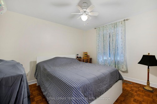 1041 15Th Side Road, New Tecumseth, ON - Indoor Photo Showing Bedroom