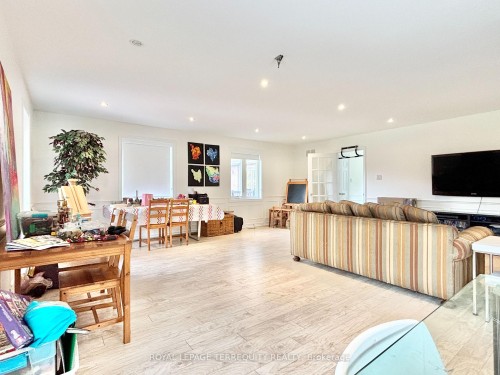 1041 15Th Side Road, New Tecumseth, ON - Indoor Photo Showing Other Room