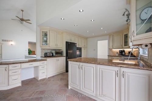 1041 15Th Side Road, New Tecumseth, ON - Indoor Photo Showing Kitchen