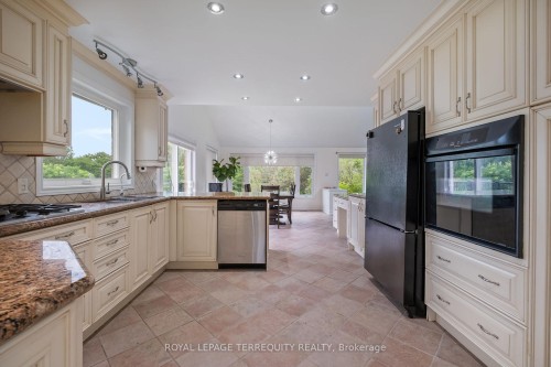 1041 15Th Side Road, New Tecumseth, ON - Indoor Photo Showing Kitchen With Upgraded Kitchen