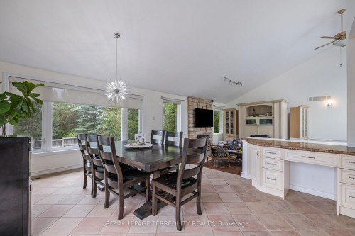 1041 15Th Side Road, New Tecumseth, ON - Indoor Photo Showing Dining Room