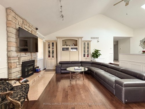 1041 15Th Side Road, New Tecumseth, ON - Indoor Photo Showing Living Room With Fireplace
