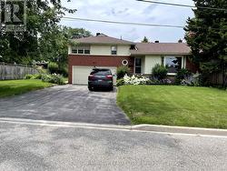 82 ROY DRIVE  Mississauga, ON L5M 1A7