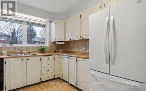 82 Roy Drive, Mississauga, ON - Indoor Photo Showing Kitchen With Double Sink