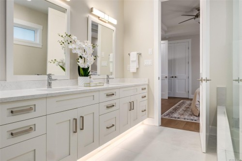 1189 Lee Rd, Parksville, BC - Indoor Photo Showing Bathroom