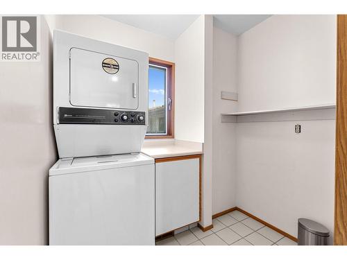 320 Moubray Road, Kelowna, BC - Indoor Photo Showing Laundry Room