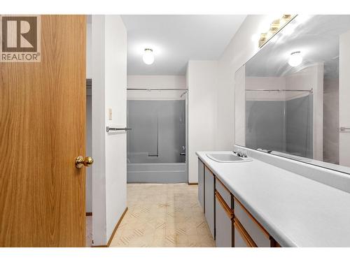 320 Moubray Road, Kelowna, BC - Indoor