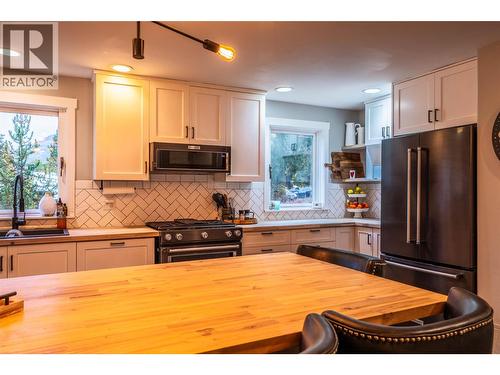 2102 Falls Street, Nelson, BC - Indoor Photo Showing Kitchen