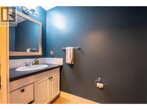 2102 Falls Street, Nelson, BC - Indoor Photo Showing Bathroom