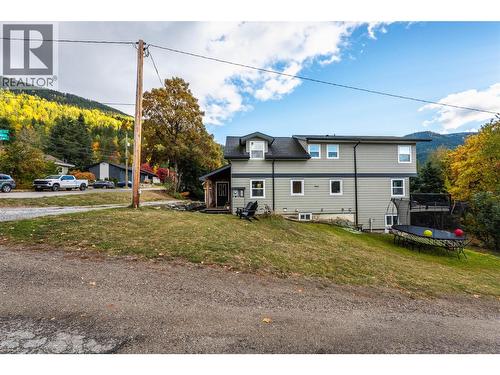 2102 Falls Street, Nelson, BC - Outdoor