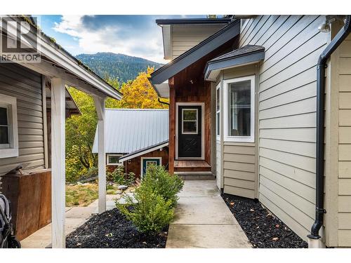 2102 Falls Street, Nelson, BC - Outdoor