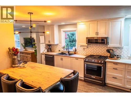 2102 Falls Street, Nelson, BC - Indoor Photo Showing Kitchen With Double Sink
