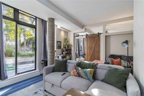 114-409 Swift St, Victoria, BC - Indoor Photo Showing Living Room