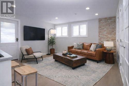 9 Gwynne Avenue, Ottawa, ON - Indoor Photo Showing Living Room