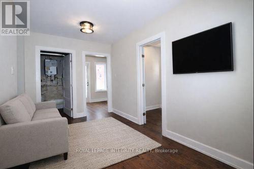 9 Gwynne Avenue, Ottawa, ON - Indoor Photo Showing Living Room