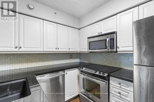 106 - 4013 Kilmer Avenue, Burlington, ON - Indoor Photo Showing Kitchen