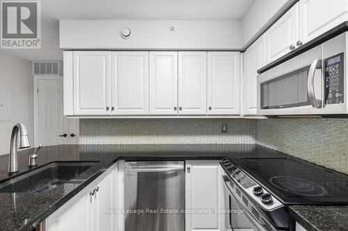 106 - 4013 Kilmer Avenue, Burlington, ON - Indoor Photo Showing Kitchen