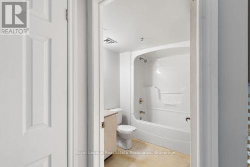 106 - 4013 Kilmer Avenue, Burlington, ON - Indoor Photo Showing Bathroom