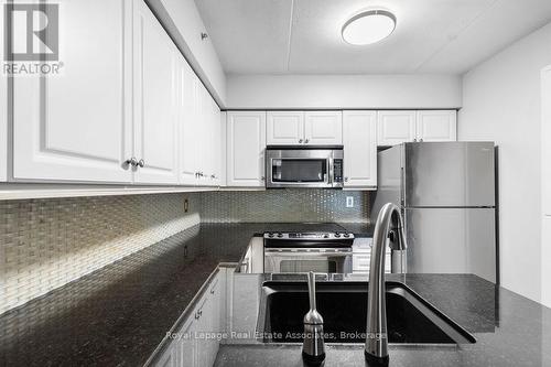 106 - 4013 Kilmer Avenue, Burlington, ON - Indoor Photo Showing Kitchen