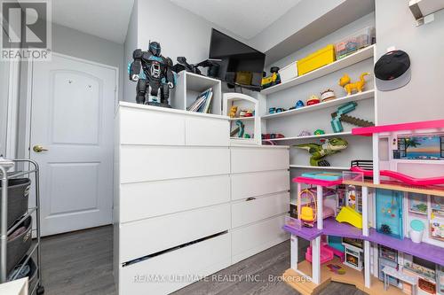 1007 - 530 Lolita Garden, Mississauga, ON - Indoor