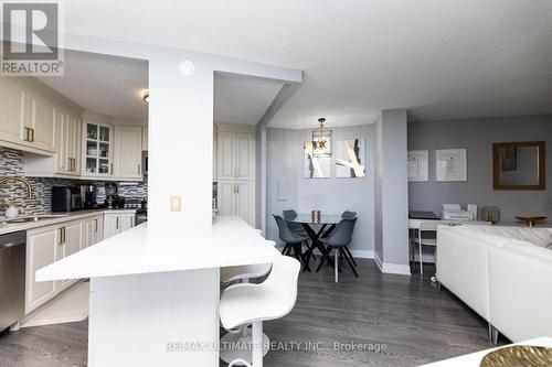 1007 - 530 Lolita Garden, Mississauga, ON - Indoor