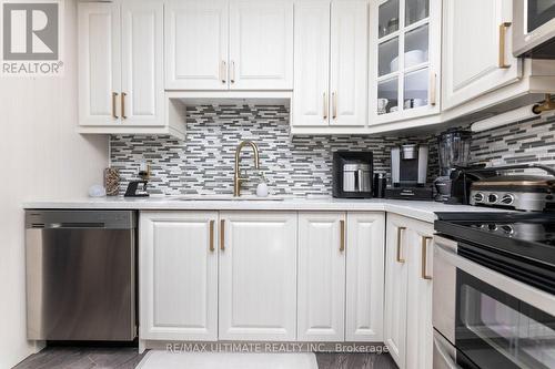 1007 - 530 Lolita Garden, Mississauga, ON - Indoor Photo Showing Kitchen With Upgraded Kitchen