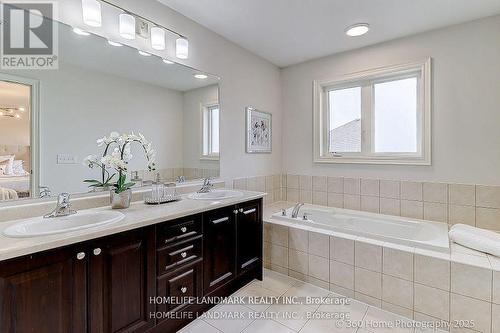 16 Beechborough Crescent, East Gwillimbury, ON - Indoor Photo Showing Bathroom