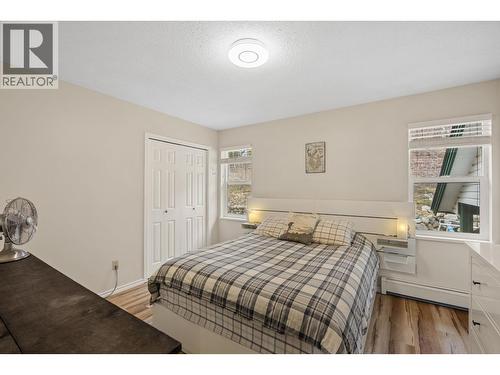 8261 Little Fort 24 Highway, Lone Butte, BC - Indoor Photo Showing Bedroom
