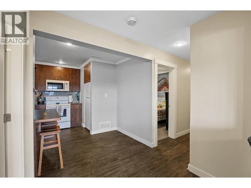 8261 Little Fort 24 Highway, Lone Butte, BC - Indoor Photo Showing Kitchen
