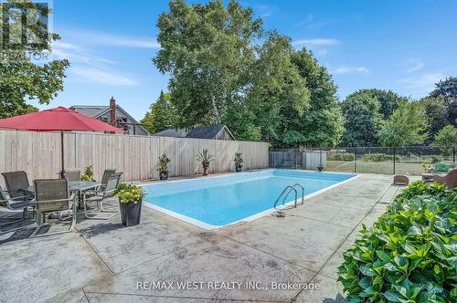 31 Lower Horning Road, Hamilton, ON - Outdoor With In Ground Pool With Backyard