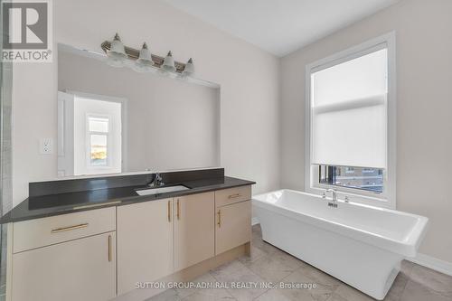 60 Lunay Drive, Richmond Hill, ON - Indoor Photo Showing Bathroom
