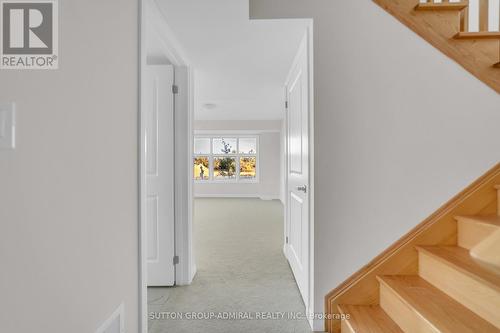 60 Lunay Drive, Richmond Hill, ON - Indoor Photo Showing Other Room