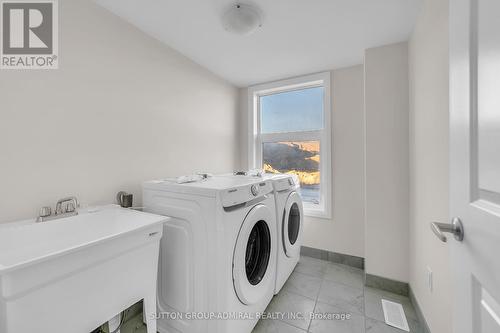 60 Lunay Drive, Richmond Hill, ON - Indoor Photo Showing Laundry Room
