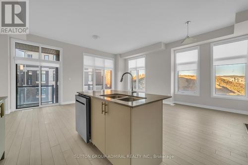 60 Lunay Drive, Richmond Hill, ON - Indoor Photo Showing Kitchen With Double Sink