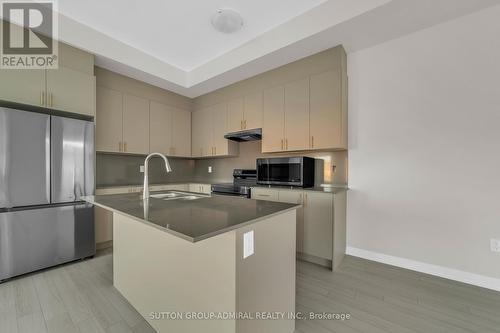 60 Lunay Drive, Richmond Hill, ON - Indoor Photo Showing Kitchen With Double Sink