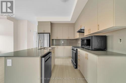60 Lunay Drive, Richmond Hill, ON - Indoor Photo Showing Kitchen