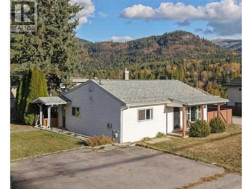 24 Kootenay Avenue N  Fruitvale, BC V0G 1L0