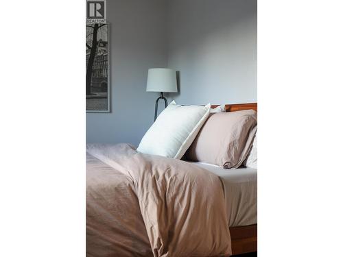 24 Kootenay Avenue N, Fruitvale, BC - Indoor Photo Showing Bedroom