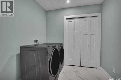 214 4Th Street, Hague, SK - Indoor Photo Showing Laundry Room