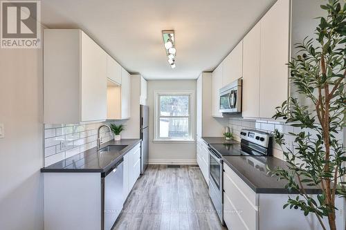 256 Walter Avenue S, Hamilton, ON - Indoor Photo Showing Kitchen With Upgraded Kitchen
